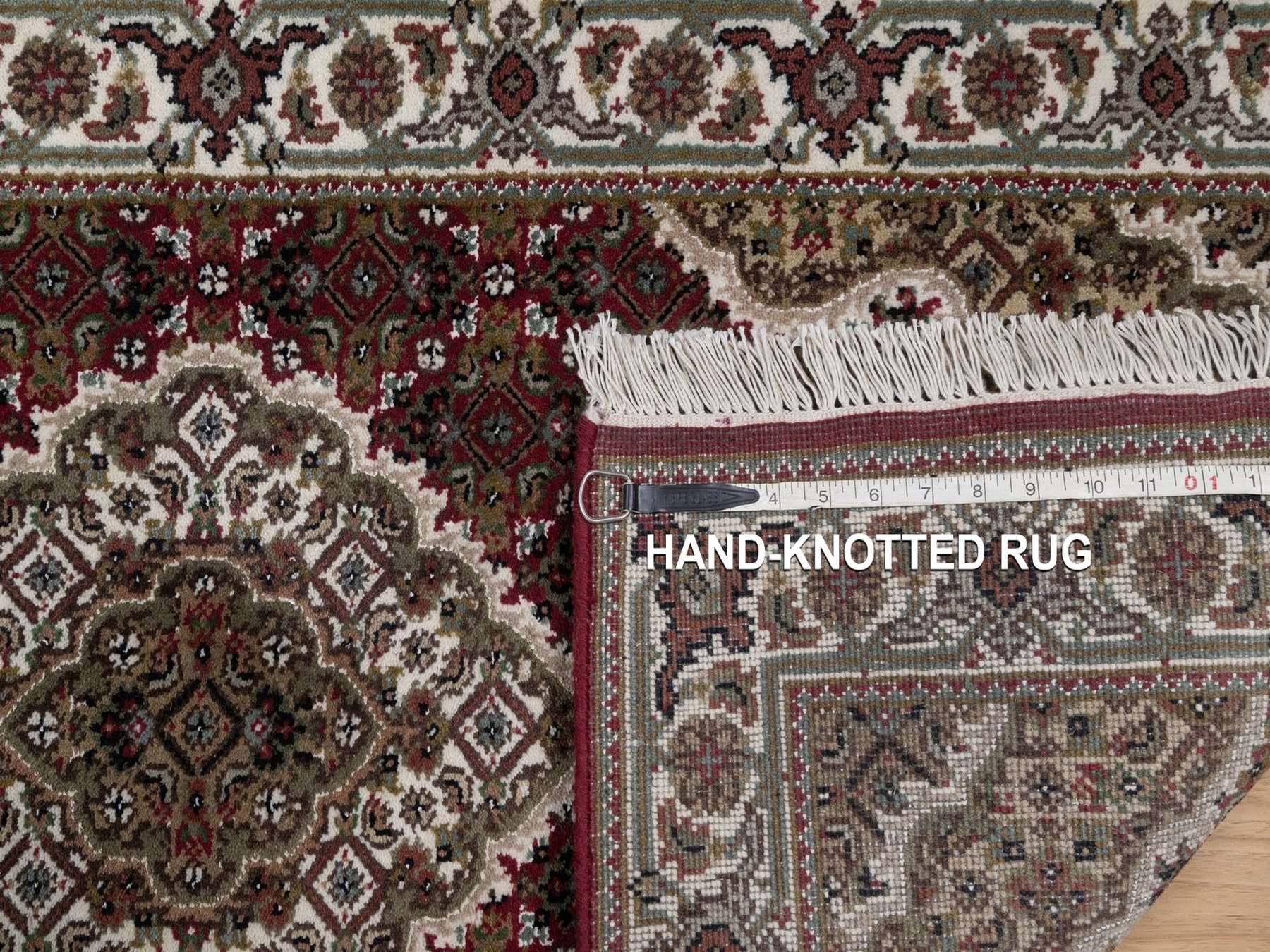 2'5"x4'9" Rhubarb Red, Hand Knotted, Tabriz Mahi with Fish Medallion Design, 100% Wool, 175 KPSI, Oriental Rug HR92664 - Image 8
