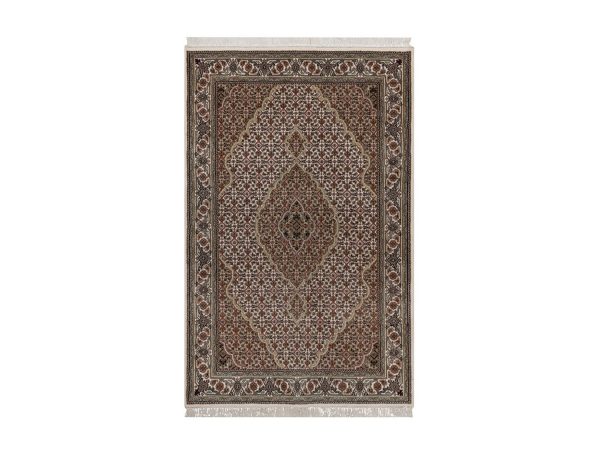 3'9"x6' Pearl White, 175 KPSI, Tabriz Mahi with Fish Medallion Design, 100% Wool, Hand Knotted, Oriental Rug HR92678