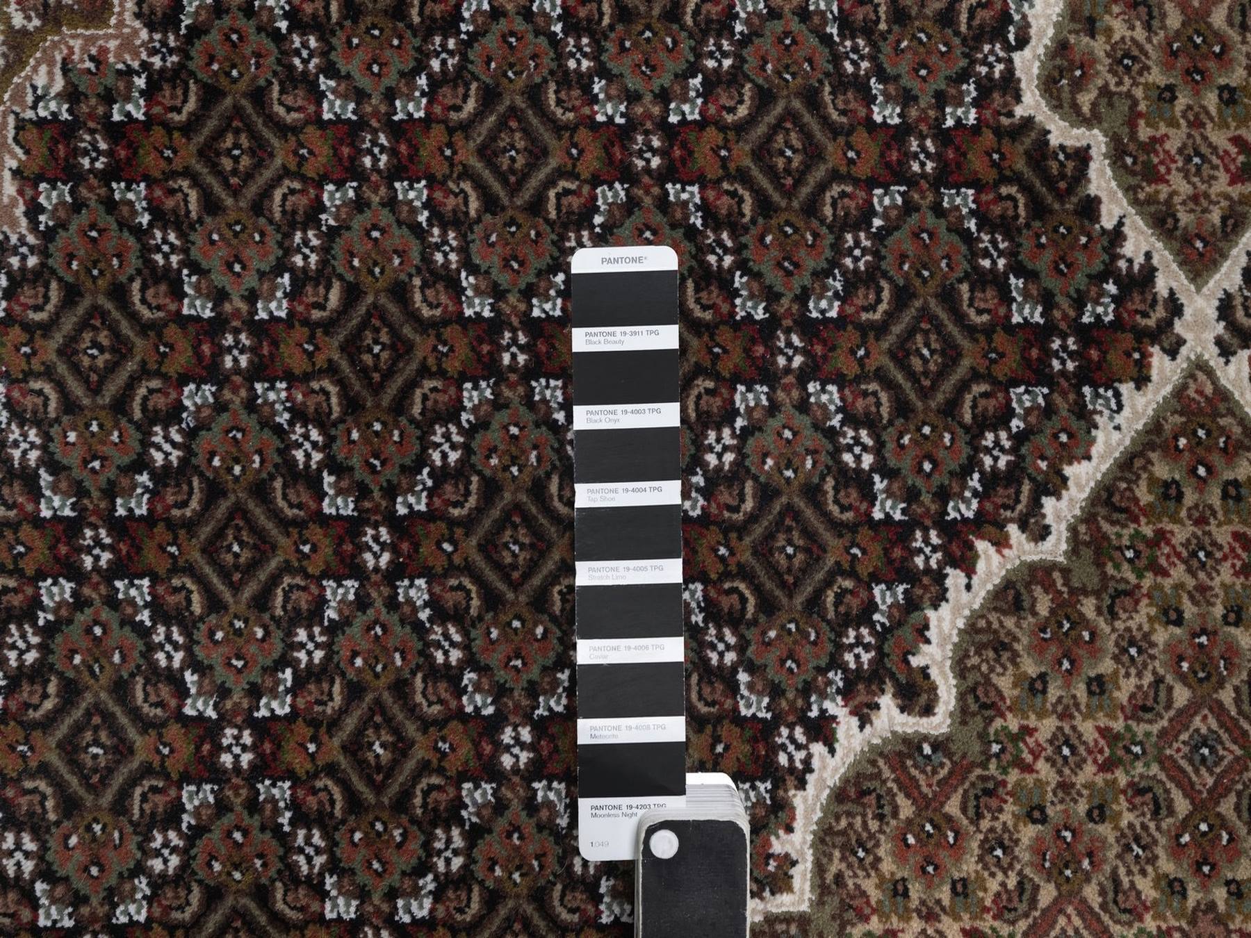 8'x10' Midnight Black, Tabriz Mahi with Fish Medallion Design, Hand Knotted, 100% Wool, 175 KPSI, Oriental Rug HR92703 - Image 7