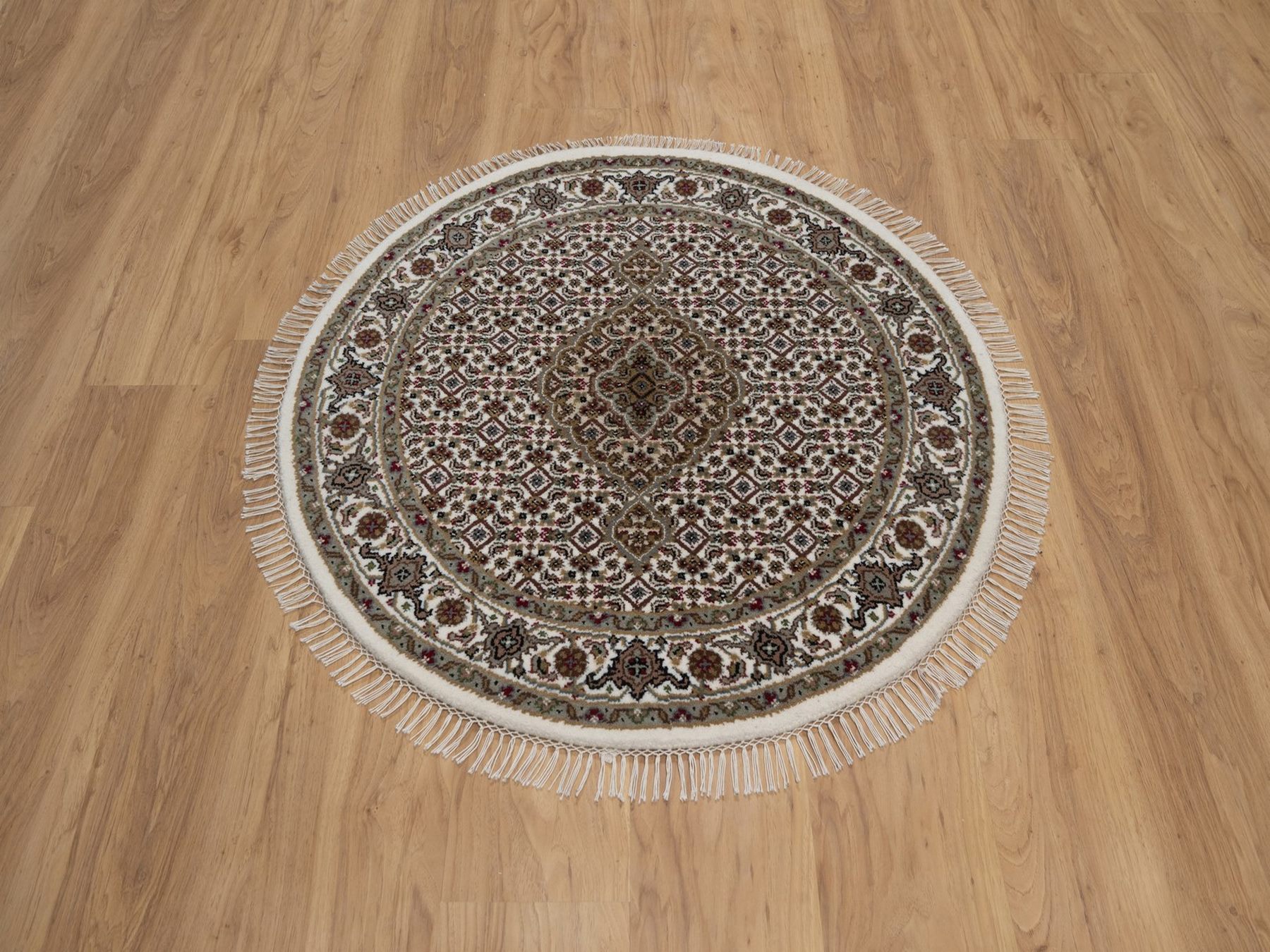 3'4"x3'4" Pearl White, Tabriz Mahi with Fish Medallion Design, 100% Wool, Hand Knotted, 175 KPSI, Round, Oriental Rug HR92706 - Image 2