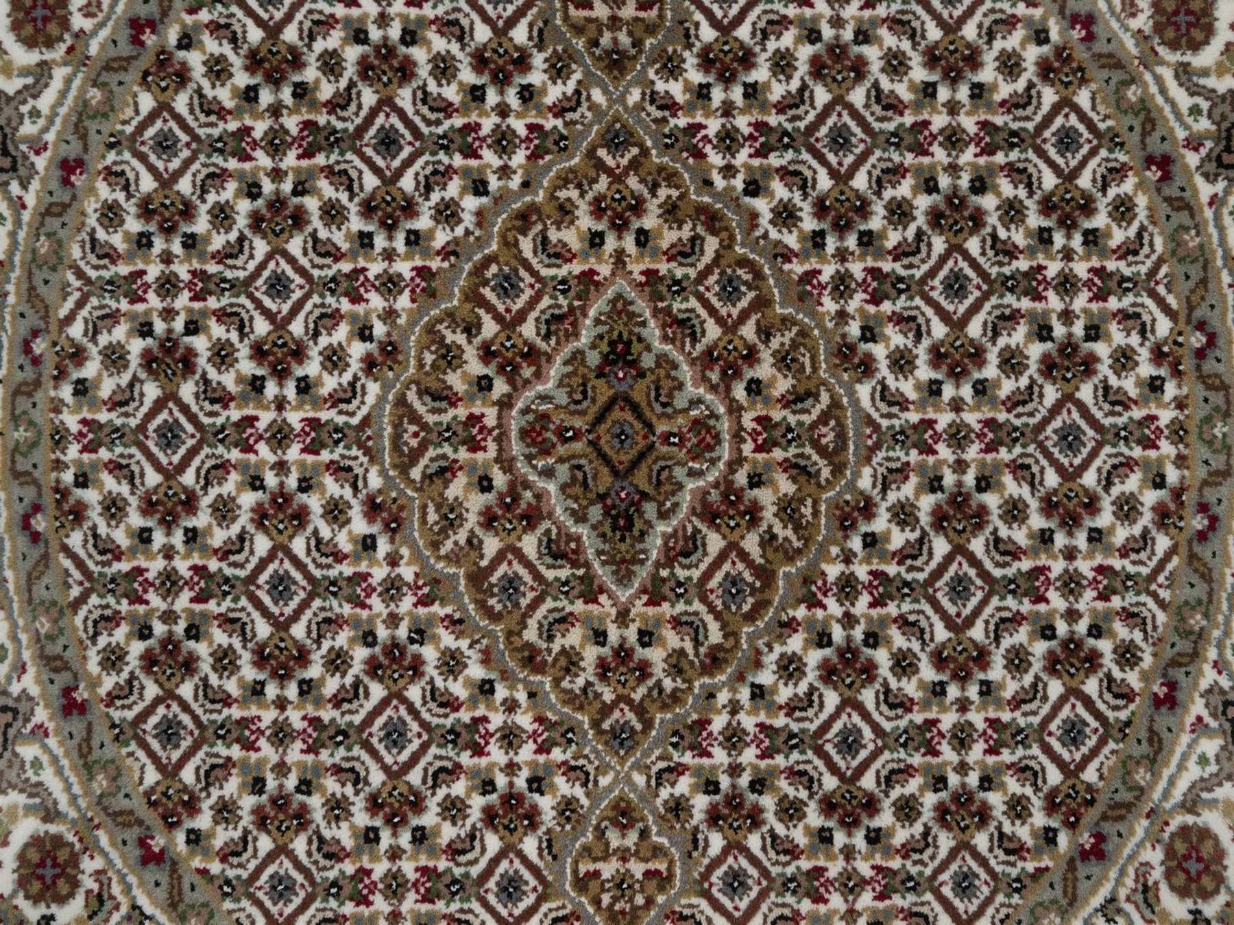 3'4"x3'4" Pearl White, Tabriz Mahi with Fish Medallion Design, 100% Wool, Hand Knotted, 175 KPSI, Round, Oriental Rug HR92706 - Image 5