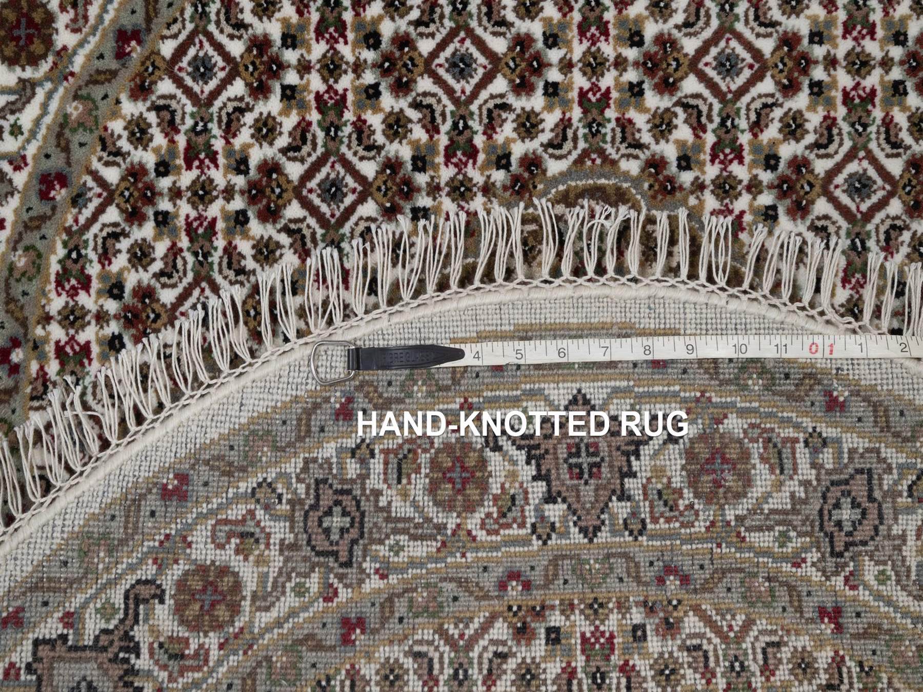 3'4"x3'4" Pearl White, Tabriz Mahi with Fish Medallion Design, 100% Wool, Hand Knotted, 175 KPSI, Round, Oriental Rug HR92706 - Image 8