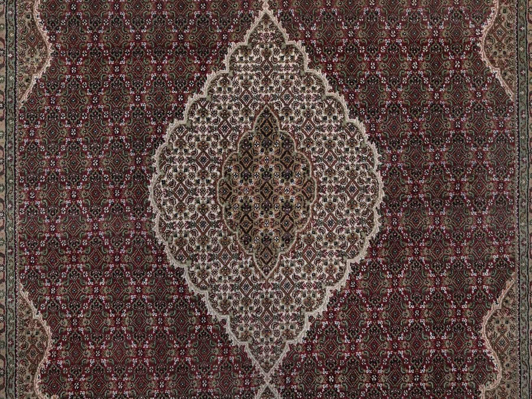 7'10"x10'3" Rhubarb Red, Tabriz Mahi with Fish Medallion Design, Hand Knotted, 100% Wool, 175 KPSI, Oriental Rug HR92708 - Image 8