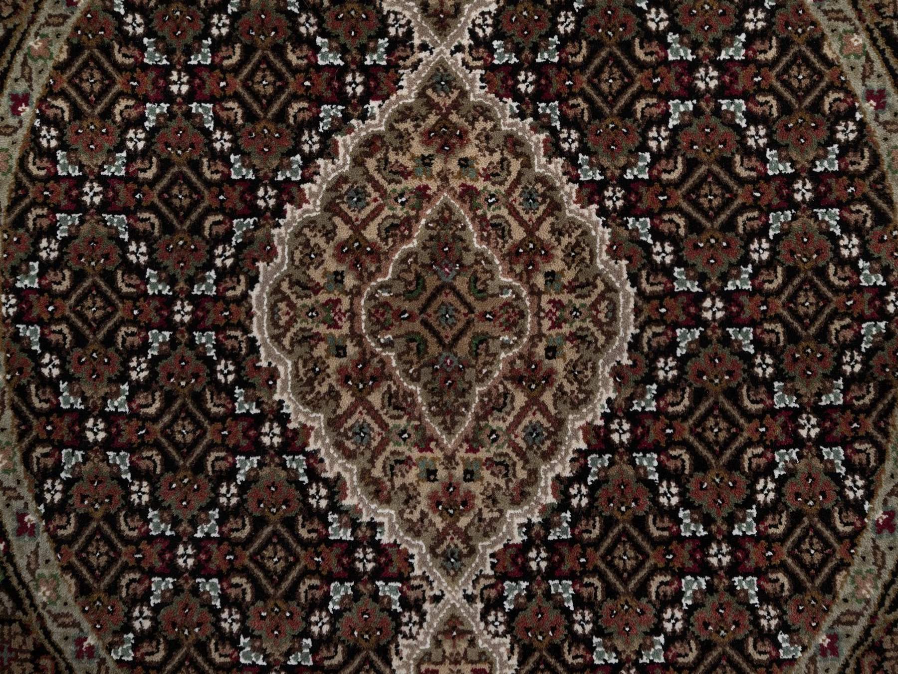 3'3"x3'3" Midnight Black, 175 KPSI, Tabriz Mahi with Fish Medallion Design, Hand Knotted, 100% Wool, Round, Oriental Rug HR92712 - Image 5