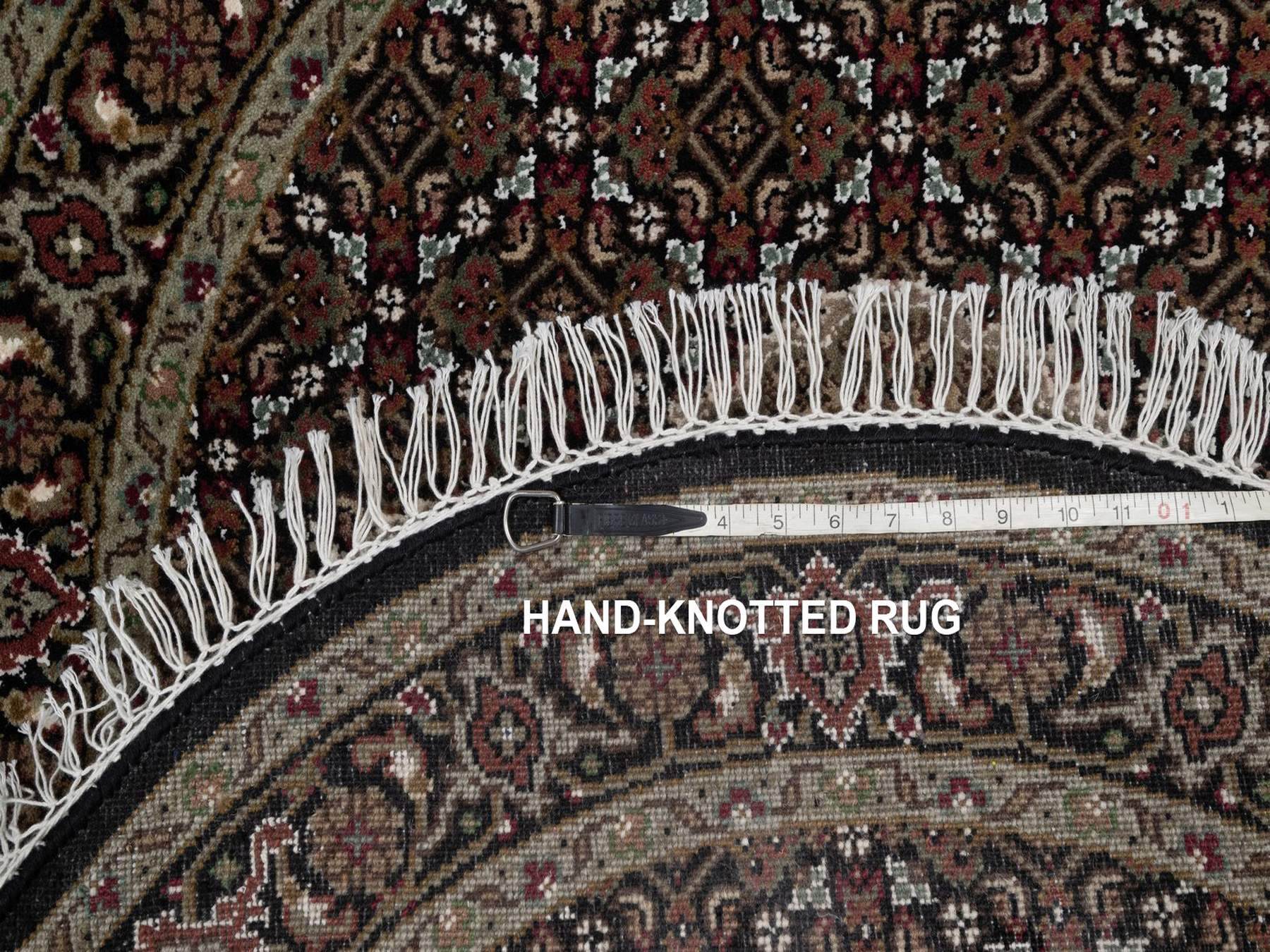 3'3"x3'3" Midnight Black, 175 KPSI, Tabriz Mahi with Fish Medallion Design, Hand Knotted, 100% Wool, Round, Oriental Rug HR92712 - Image 8