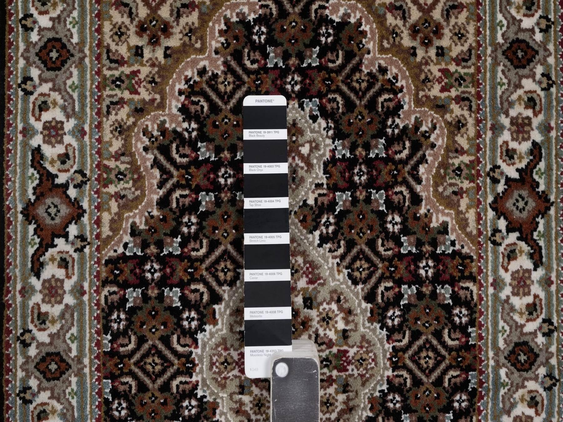 2'x3' Midnight Black, Tabriz Mahi with Fish Medallion Design, 175 KPSI, Hand Knotted, 100% Wool, Sample, Mat, Oriental Rug HR92715 - Image 4