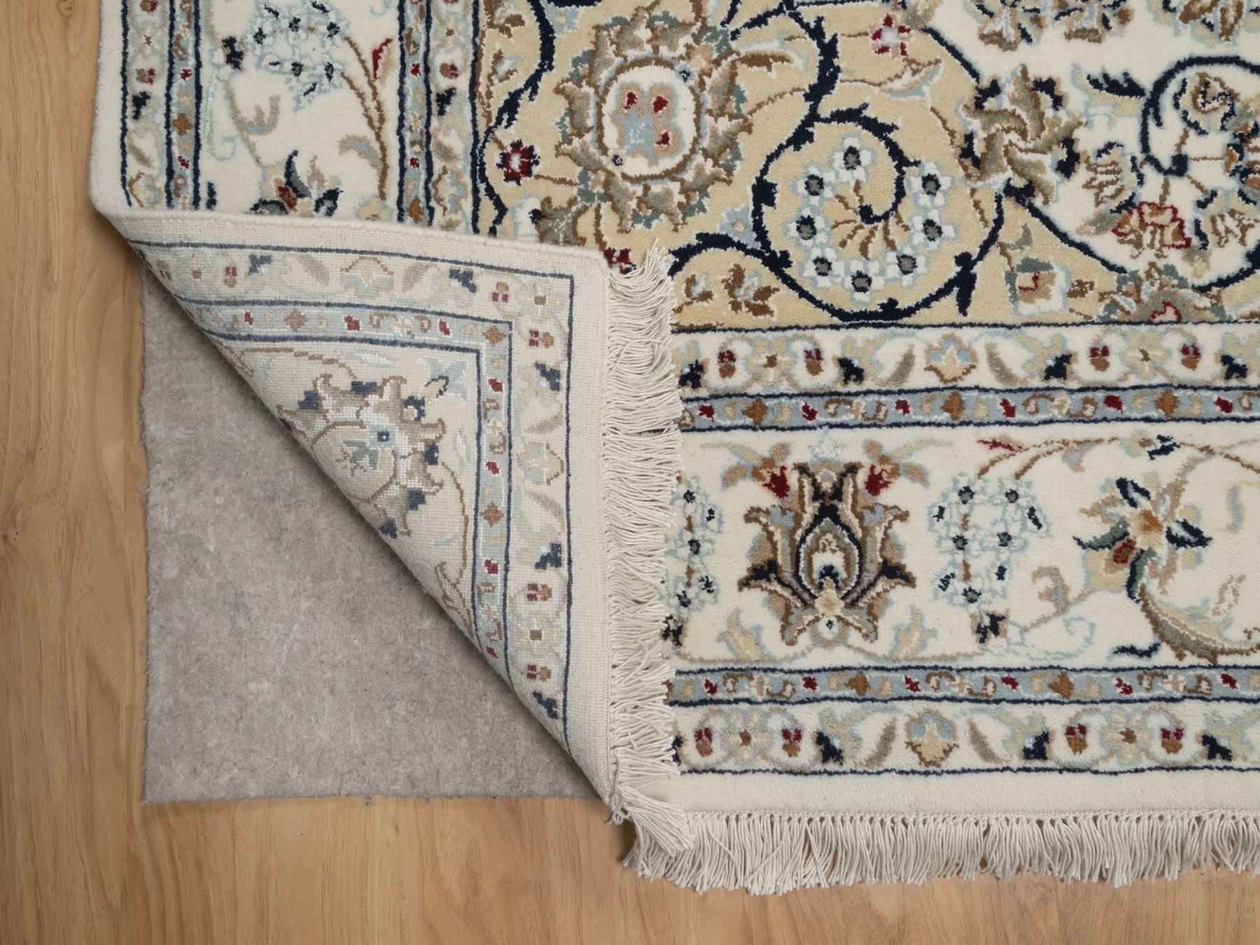 6'2"x9' Pearl White, Hand Knotted, Nain with Flower Medallion Design, Wool and Silk, 250 KPSI, Soft Pile, Oriental Rug HR92750 - Image 4