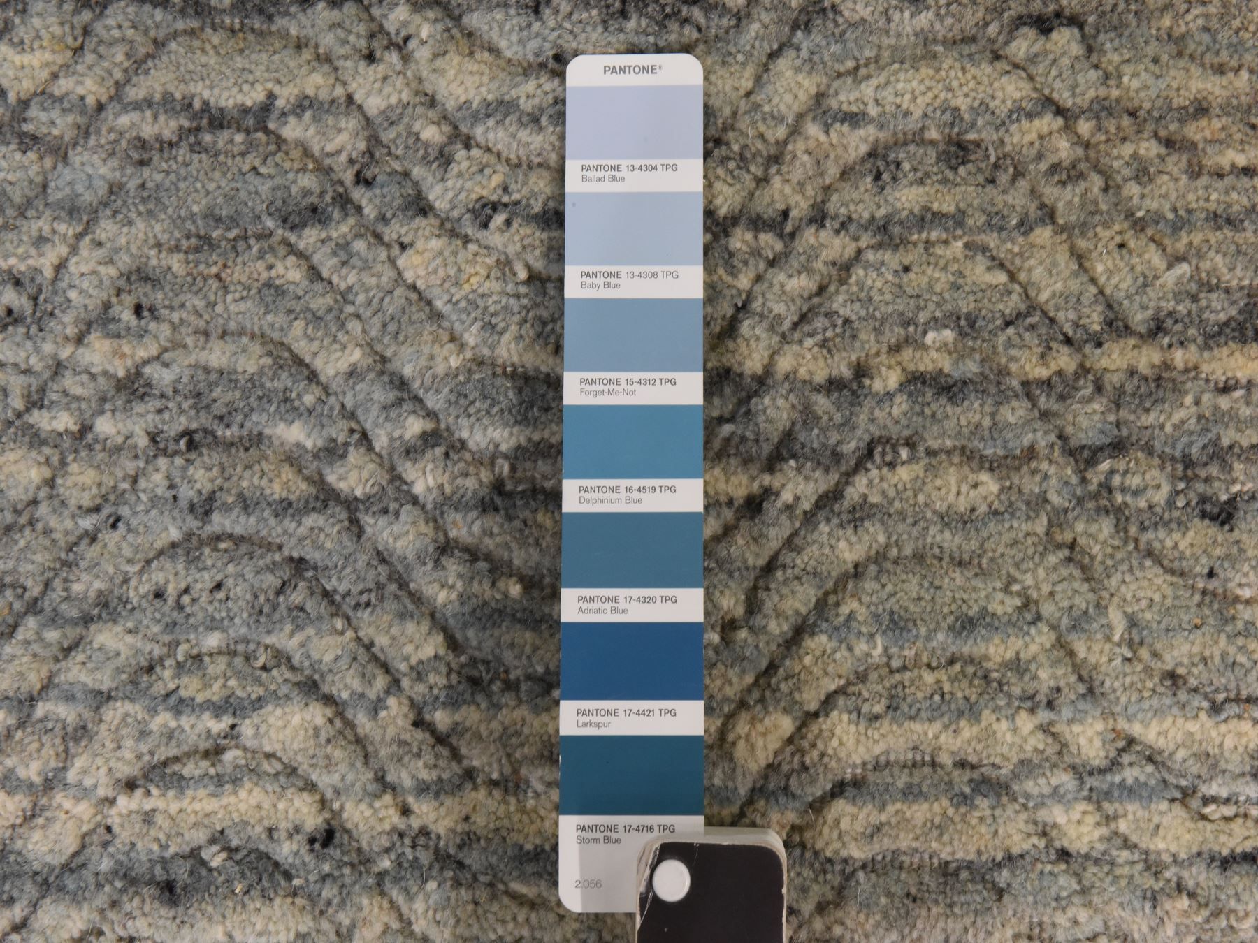 2'6"x7'10" Baby Blue, Variegated Textured Design, Hand Loomed, Pure Wool, Modern, Runner, Oriental Rug HR78956 - Image 4