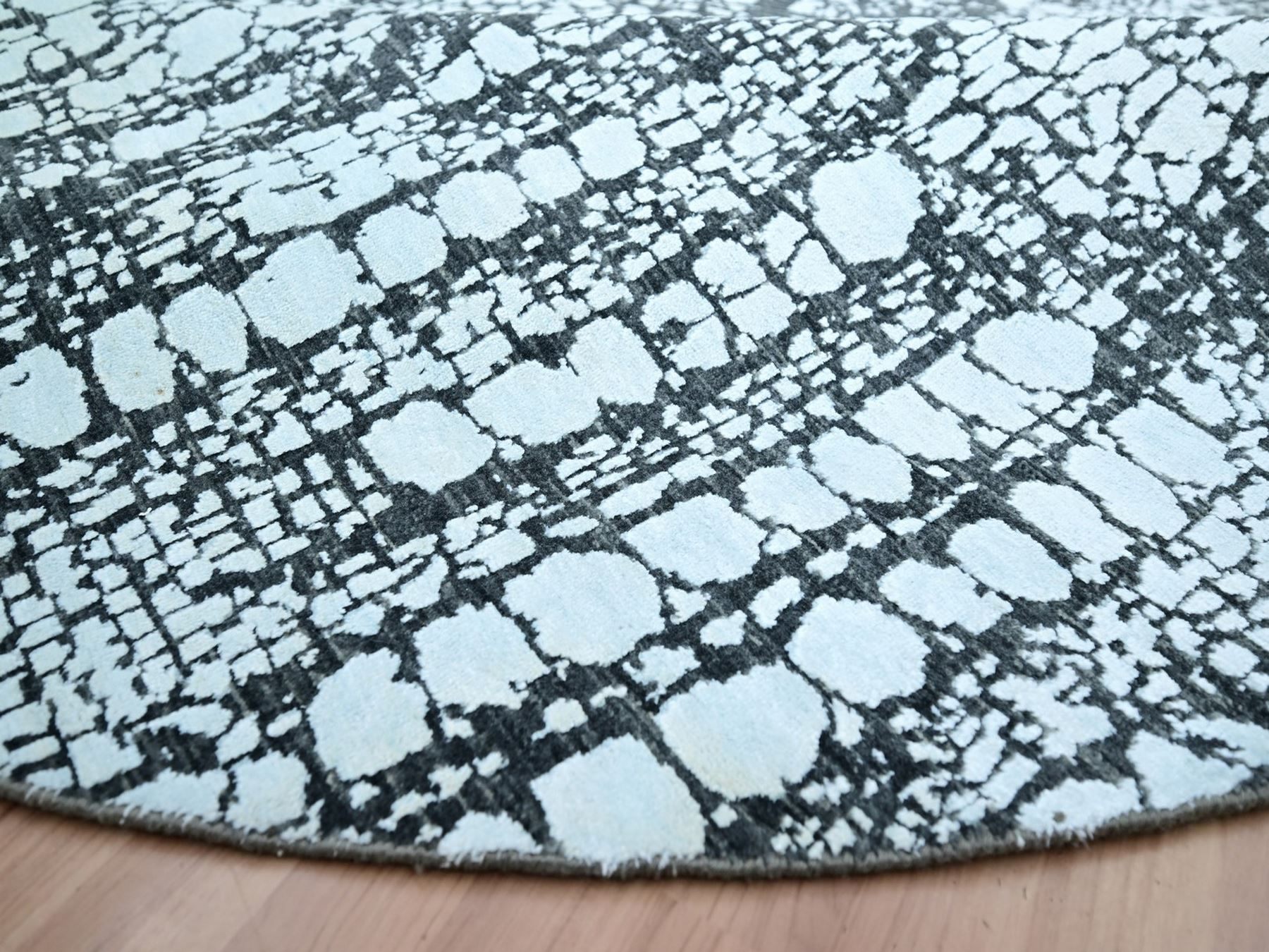 8'x8' Charcoal Gray, Snake Skin Design, Wool & Silk, Tone on Tone, Hand Knotted, Denser Weave, Round, Oriental Rug HR83283 - Image 6