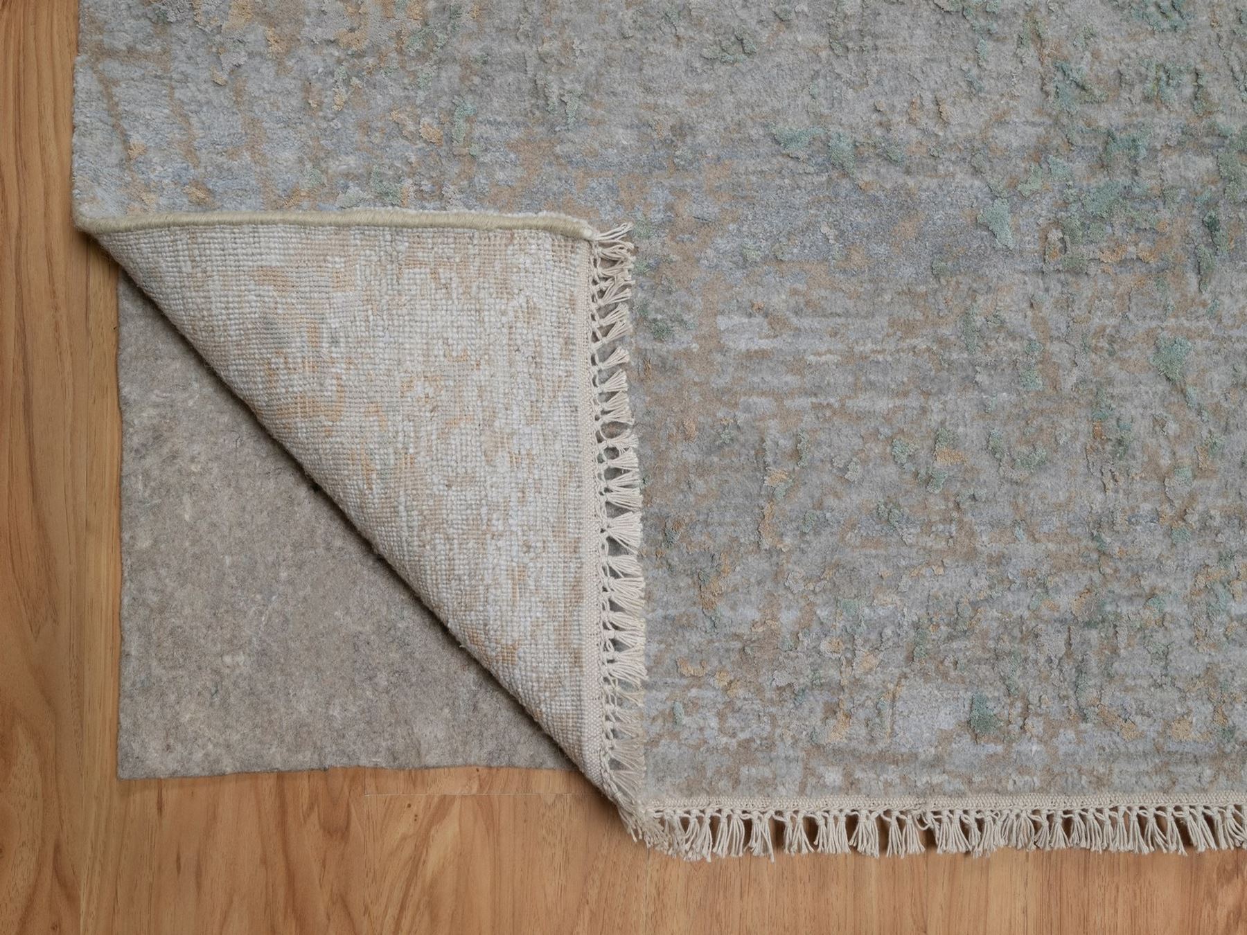 7'9"x10'1" Silver with Green, Broken and Erased Persian Design, Hand Knotted, Wool and Pure Silk, Oriental Rug HR92897 - Image 4