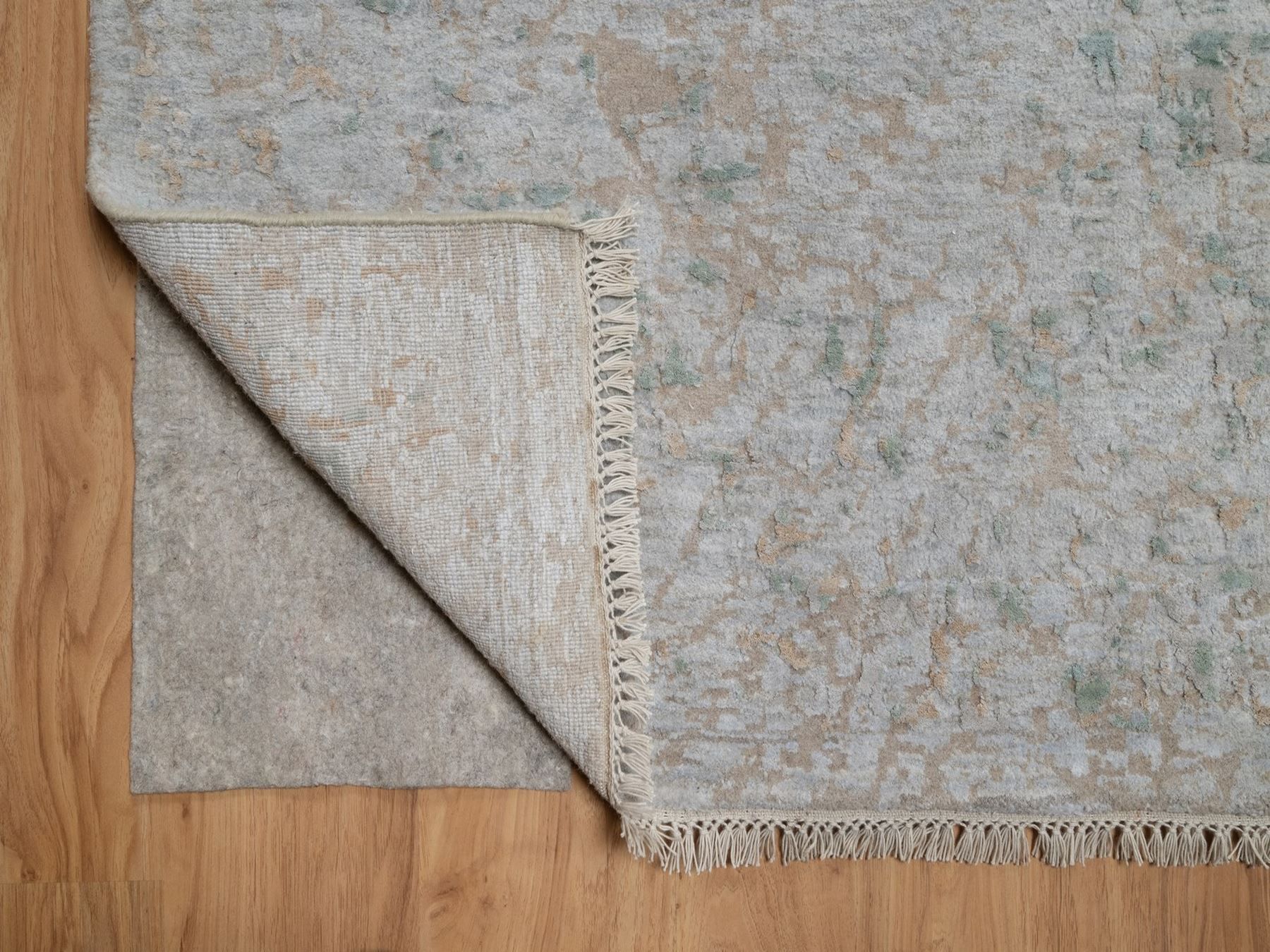 9'9"x14' Silver with Green, Broken and Erased Persian Design, Hand Knotted, Wool and Pure Silk, Oriental Rug HR92899 - Image 4